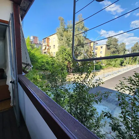 Area Apartment *